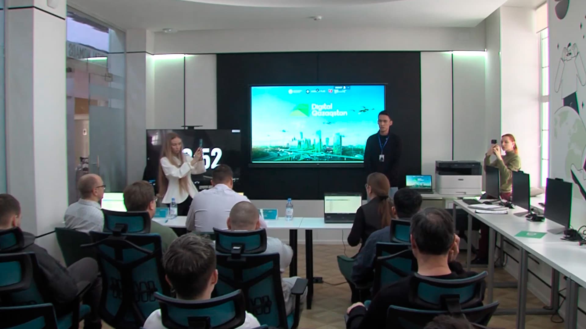 Полуфинал Digital Qazaqstan Battle на площадке SKO Hub, март 2026 года